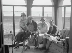Interiors Prints: Slater, Mrs. and friends in a house in Long Beach, 1924 July. Creator: Arnold Genthe