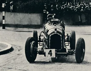 Smart cornering in I. O. M. Race: The Hon. Brian Lewis, 1937