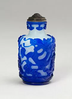Glass Works Collection: Snuff Bottle with Two Five-Clawed Dragons above Waves, Qing dynasty (1644-1911)