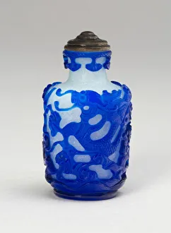 Glassworks Collection: Snuff Bottle with Two Five-Clawed Dragons above Waves, Qing dynasty (1644-1911)