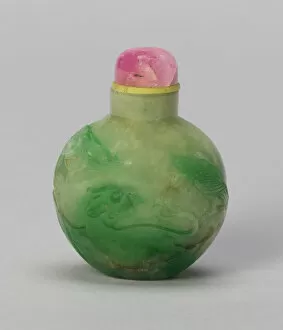 Snuff Bottle with a Hawk and a Bear beneath a Pine Tree, Qing dynasty (1644-1911)
