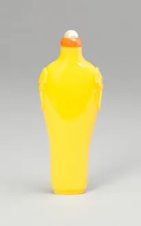 Glassworks Collection: Snuff Bottle with Mock Lion Mask Handles, Qing dynasty (1644-1911), 1730-1790