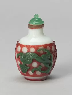Glass Works Collection: Snuff Bottle with the Mythical Creature 'Qilin', Qing dynasty (1644-1911)