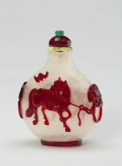 Handle Collection: Snuff Bottle with Saddled and Bridled Horses Tethered to Mock Ring Handles, Qing dynasty