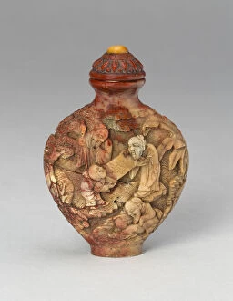 Scholar Collection: Snuff Bottle with Scholars and Assistants Opening a Scroll, Qing dynasty (1644-1911)