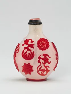 Glassworks Collection: Snuff Bottle with Various Free-Floating Flower Heads and Fruits, Qing dynasty, 1750-1830