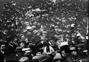 Socialism Prints: Socialists, Union Sq. between c1910 and c1915. Creator: Bain News Service