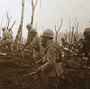 Soldiers advancing, c1914-c1918
