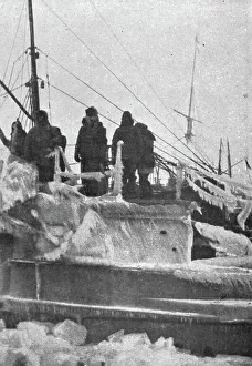 Submarine Prints: Sous-marin anglais rentrant de croisiere dans la Baltique, c1915. Creator: Unknown