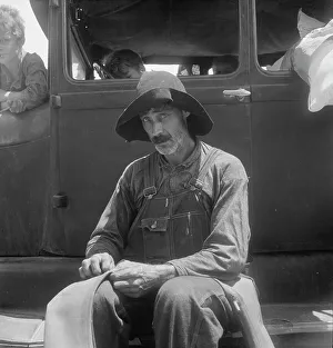Fixing Prints: South Georgia tobacco sharecropper during the tobacco auction