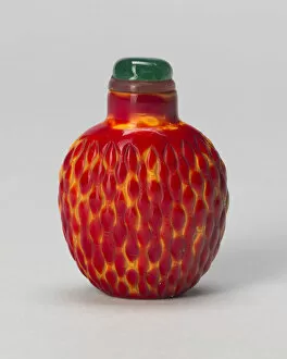 Glass Works Collection: Spade-Shaped Snuff Bottle with Basketweave Pattern, Qing dynasty (1644-1911), 1730-1800