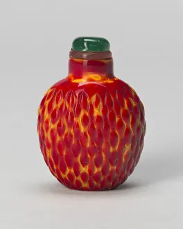 Glassworks Collection: Spade-Shaped Snuff Bottle with Basketweave Pattern, Qing dynasty (1644-1911), 1730-1800