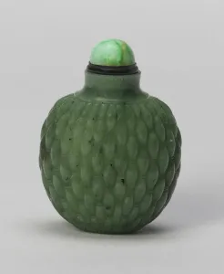 Spade-Shaped Snuff Bottle with Basketweave Patterns, Qing dynasty (1644-1911), 1770-1850 Spade-Shaped Snuff Bottle with Basketweave Patterns, Qing dynasty (1644-1911), 1770-1850