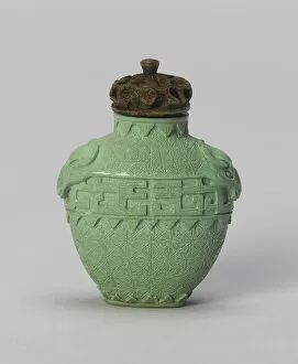 Semi Precious Stone Gallery: Spade-Shaped Snuff Bottle with Mock Ox-Head Handles, Qing dynasty (1644-1911), 1780-1880
