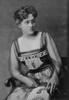 Spear, C.H. Mrs. portrait photograph, 1915 Nov. 26. Creator: Arnold Genthe