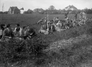 Chalfont St Peter Prints: Spectators at the Bugatti Owners Club Hill Climb, Chalfont St Peter, Buckinghamshire, 1935