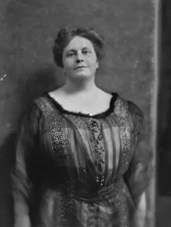 Stout Prints: Spencer, H.K. Mrs. portrait photograph, 1915. Creator: Arnold Genthe