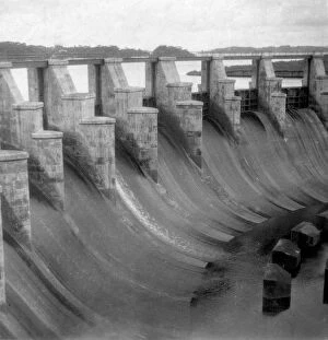 Images Dated 15th January 2008: The spillway, Gatun Lock, Panama Canal, Panama, early 20th century.Artist: J Dearden Holmes