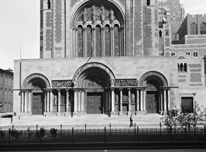 Episcopal Church Prints: St. Bartholomew's Church, New York City, between 1896 and 1942. Creator: Arnold Genthe