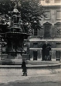 Teaching Hospital Prints: St Bartholomew's Hospital, London: the fountain in the centre of the courtyard with a small
