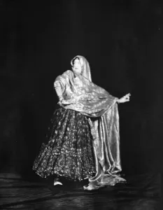 Miss Ruth St Denis Prints: St. Denis, Ruth, 1913 Mar. 25. Creator: Arnold Genthe