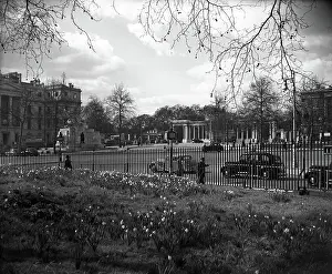 Neo Classical Prints: St George's Hospital and the Hyde Park Screen