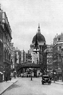 Images Dated 10th September 2009: St Pauls Cathedral from Fleet Street on a Sunday, London, c1930s