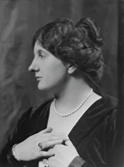 Shocked Prints: Stanton, Frank, Mrs. portrait photograph, 1913 Dec. 18. Creator: Arnold Genthe