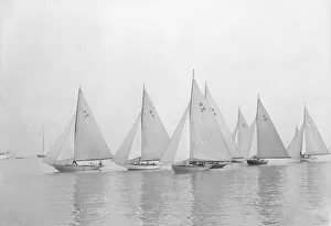 Start of W Class race: Squirrel (3), Jadi (26), Diana (8), Emerald (27), Melody (28), 1931