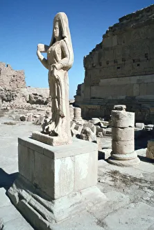 Parthia Prints: Statue of a Parthian princess, Hatra (Al-Hadr), Iraq, 1977