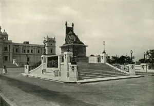 Statue of Queen Victoria in front of Victoria Memorial Hall, 1925. Creator: Unknown Statue of Queen Victoria in front of Victoria Memorial Hall, 1925. Creator: Unknown
