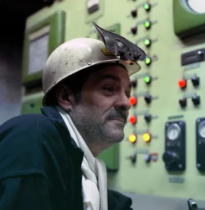 Steelworker Prints: Steelworks safety representative, Newton Chambers, Sheffield, South Yorkshire, 1971