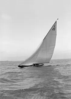 8 Metre Collection: Stella sailing close-hauled, 1914. Creator: Kirk & Sons of Cowes