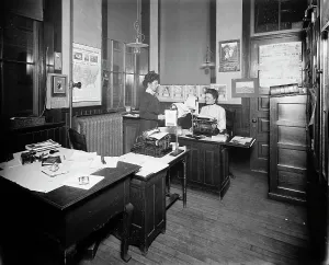 Automotive Prints: Stenographers room, Leland & Faulconer Manufacturing Co