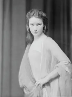 Seductive Prints: Steurer, Anita, Miss, portrait photograph, 1915 Mar. Creator: Arnold Genthe