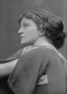 Storm, Diana, Miss, portrait photograph, 1912 or 1913. Creator: Arnold Genthe