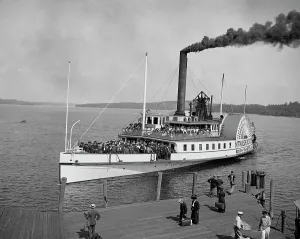 Sidewheeler Prints: Str. Mt. Washington landing at Weirs, N.H. c1906. Creator: Unknown