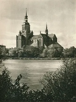 Deutschland Prints: Stralslund - Marienkirche, 1931. Artist: Kurt Hielscher
