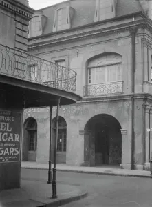 Corner Shop Prints: Street corner, New Orleans, between 1920 and 1926. Creator: Arnold Genthe