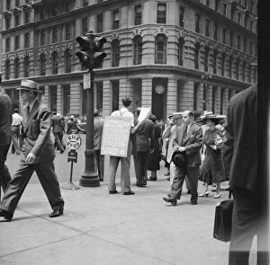 Street Trader Gallery: Street hawker selling Consumer s... 42nd Street and Madison Avenue, New York City, 1939