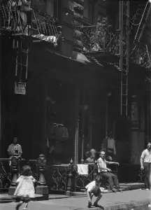 Rooming House Prints: Street scene in an American city, between 1896 and 1942. Creator: Arnold Genthe