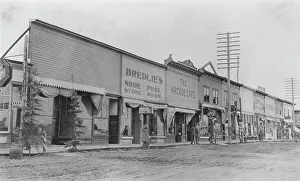 Commercial Street Prints: Street scene, between c1900 and 1916. Creator: Unknown