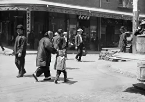 Californian Prints: Street scene, Chinatown, San Francisco, between 1896 and 1906. Creator: Arnold Genthe