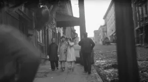 Californian Prints: Street scene, Chinatown, San Francisco, between 1896 and 1906. Creator: Arnold Genthe