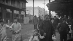 Street scene, Chinatown, San Francisco, between 1896 and 1906. Creator: Arnold Genthe
