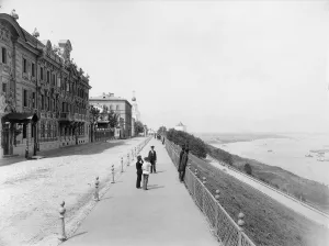 Images Dated 22nd January 2010: Strelka, confluence of the Volga and Oka rivers, Nizhny Novgorod, Russia, 1896