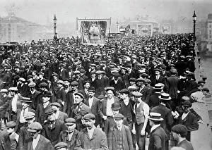 Protester Prints: Strikers crossing London Bridge, between c1910 and c1915. Creator: Bain News Service
