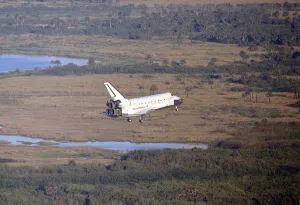 Nineties Collection: STS-56 Landing, Florida, USA, 1993. Creator: NASA