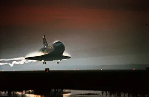 Kennedy Space Centre Prints: STS-80 landing, Florida, USA, December 7, 1996. Creator: NASA