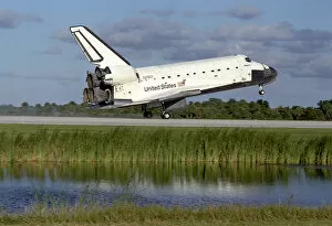 Space Shuttle Atlantis Collection: STS-86 Landing, Florida, USA, 1997. Creator: NASA
